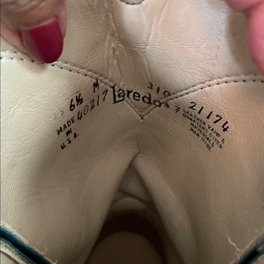 Laredo Cream Leather Cowboy Boots - Picture 4 of 8